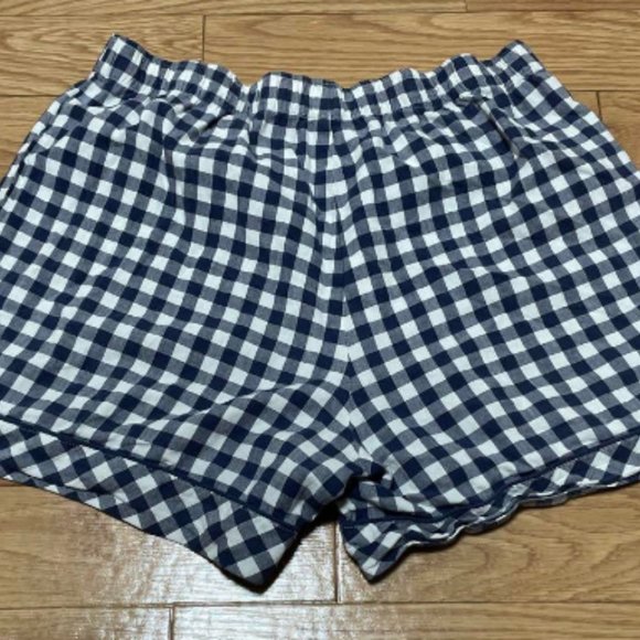 Check shorts - Picture 2 of 2